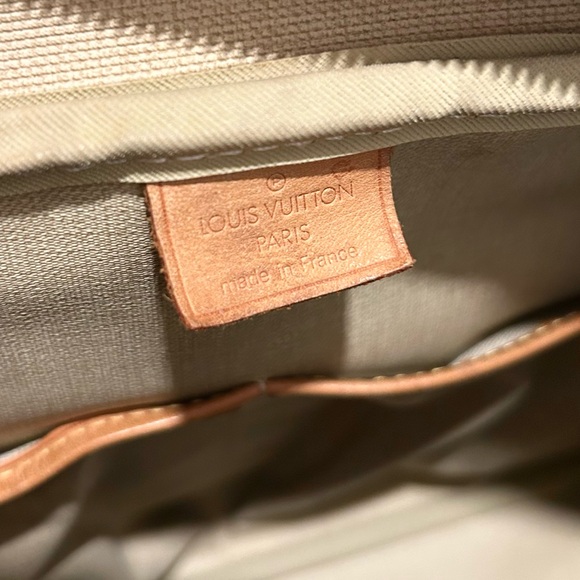 Louis Vuitton Monogram Deauville Handbag - Picture 8 of 16